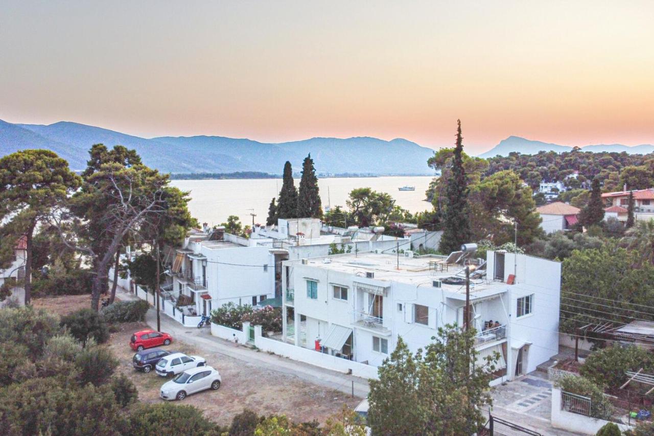 Summer Feel Suites Poros Town Ngoại thất bức ảnh