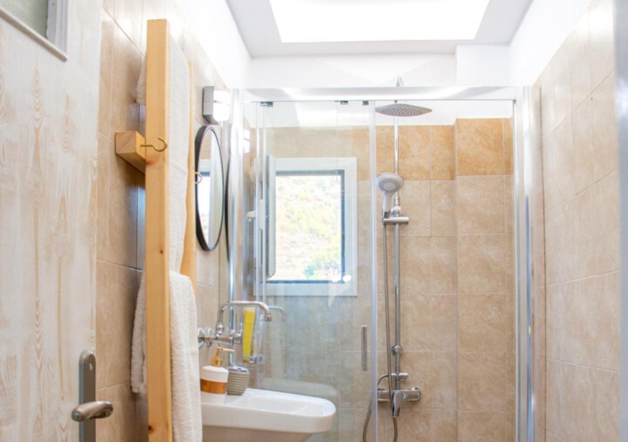 Summer Feel Suites Poros Town Ngoại thất bức ảnh