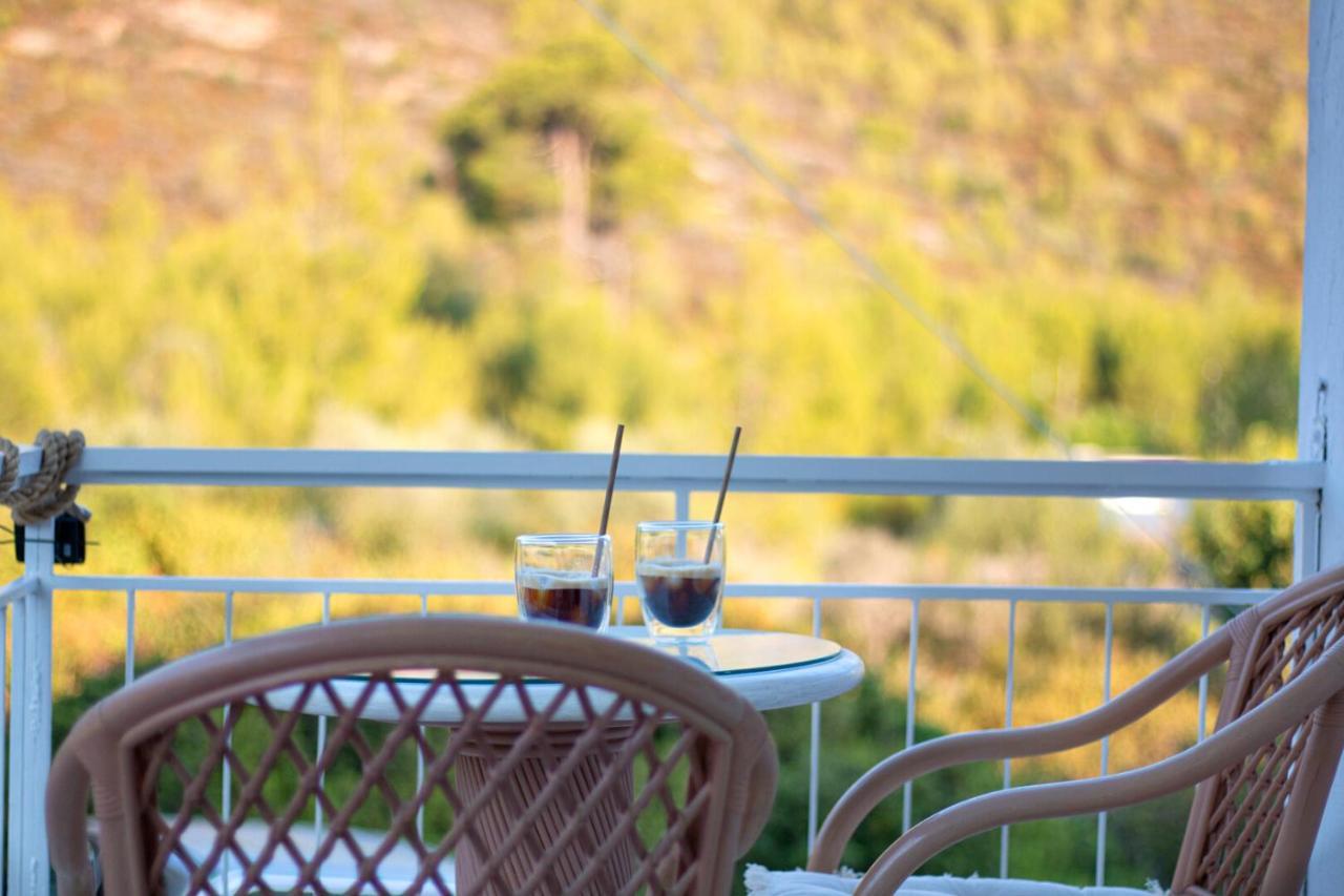 Summer Feel Suites Poros Town Ngoại thất bức ảnh