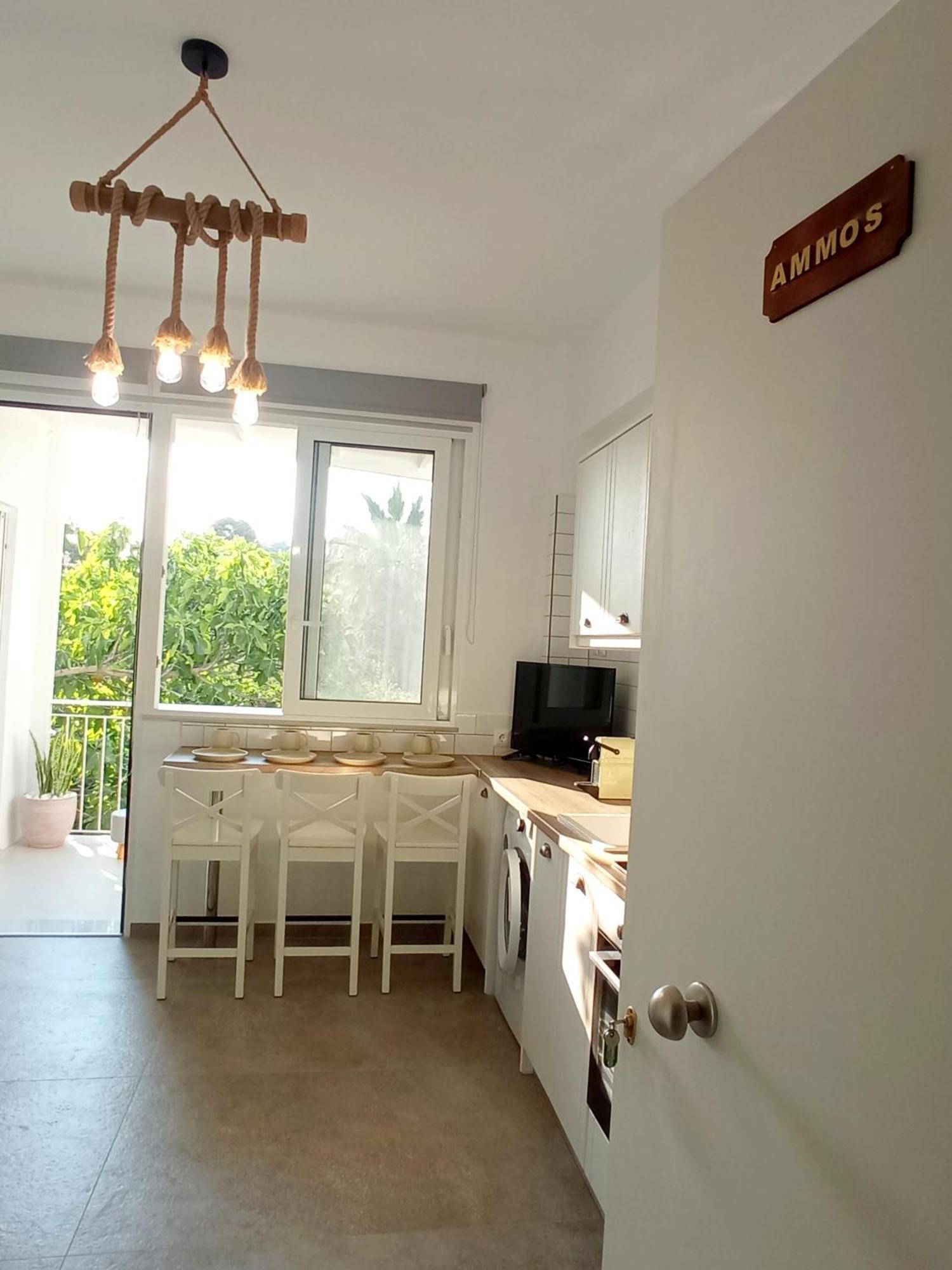 Summer Feel Suites Poros Town Ngoại thất bức ảnh