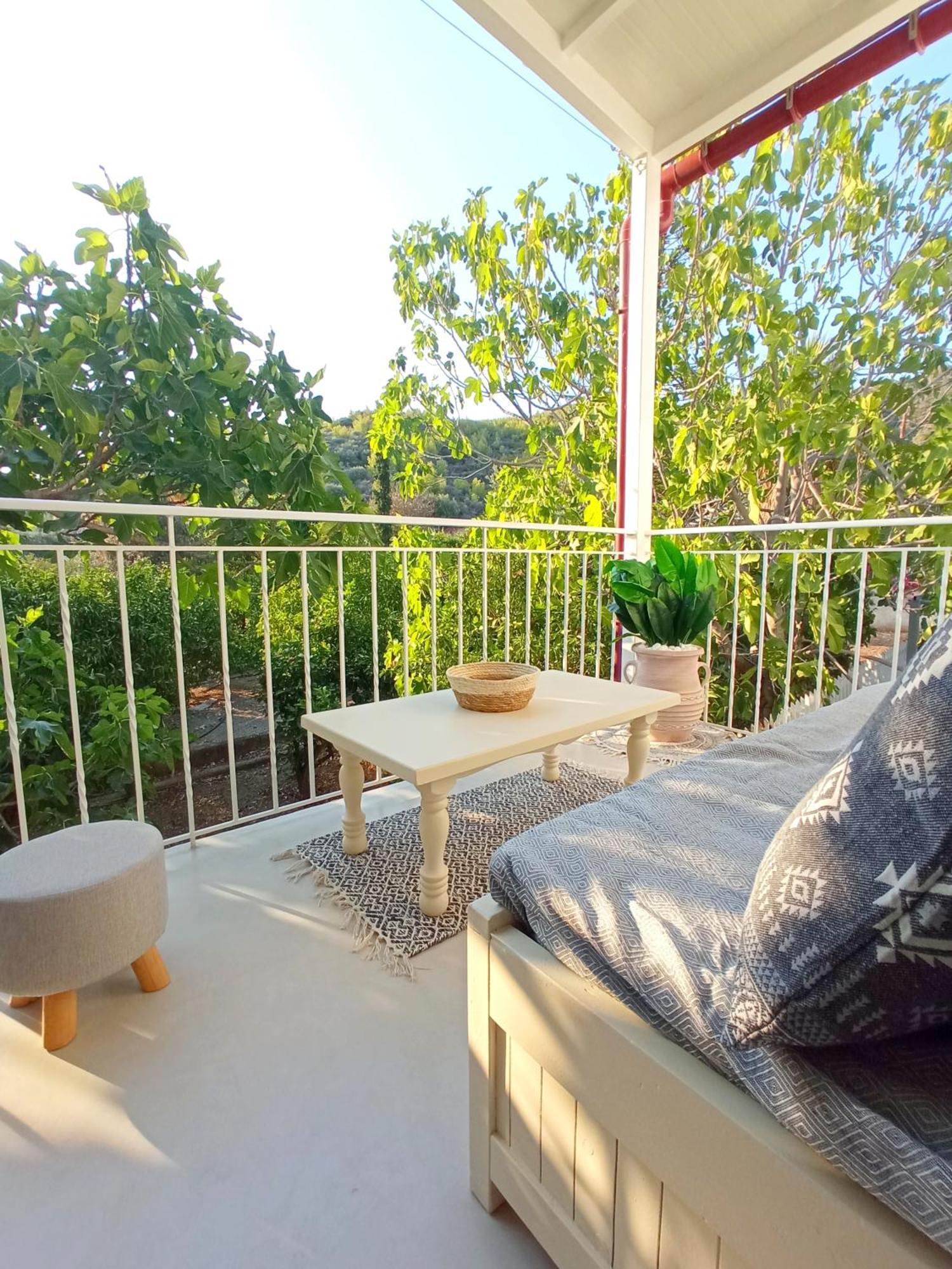 Summer Feel Suites Poros Town Ngoại thất bức ảnh