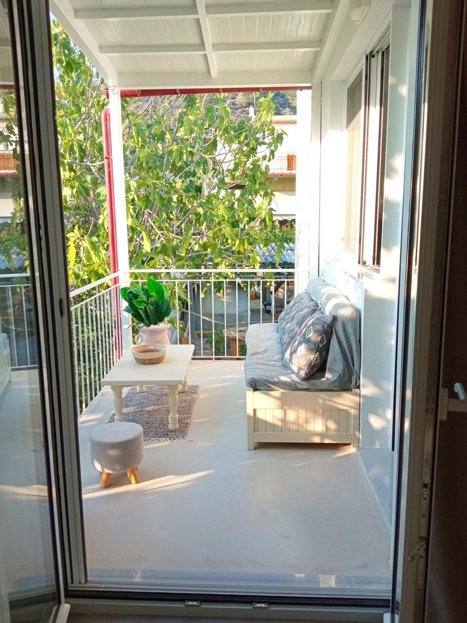 Summer Feel Suites Poros Town Ngoại thất bức ảnh